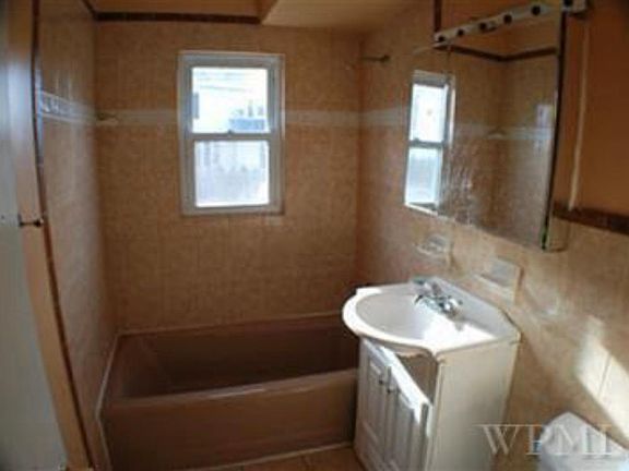 2nd image of 1115 Beechwood Ave #2