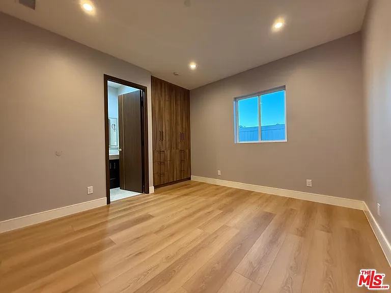 6530 Varna Ave — Photo 13