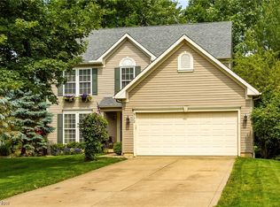 9172 Lake View Dr, Olmsted Falls, OH