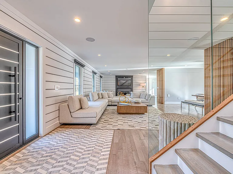 14 Atterbury Rd — Photo 3