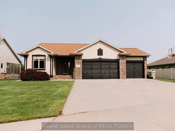 1412 Summerfield Ave, Grand Island, NE 68803