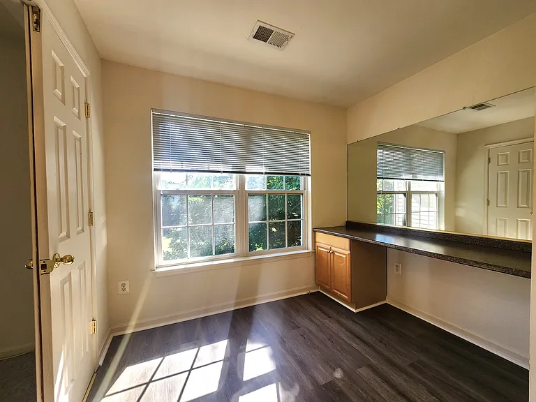 406 Clairborne St — Photo 26