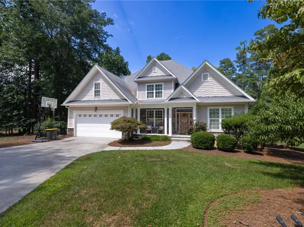 642 Lowry Ln, Seneca, SC 29678