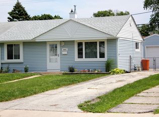 8947 S Beck Pl, Hometown, IL 60456