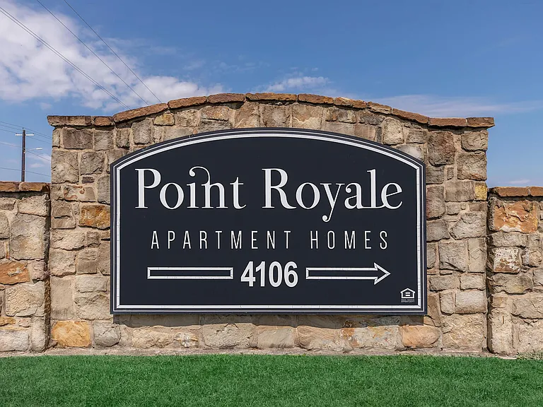 Pointe Royale Apartments — Photo 15