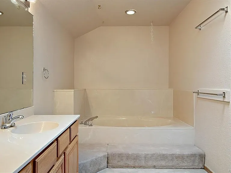 907 S Emporia St — Photo 25