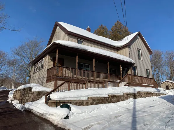 154 1st St, Lake Linden, MI 49945