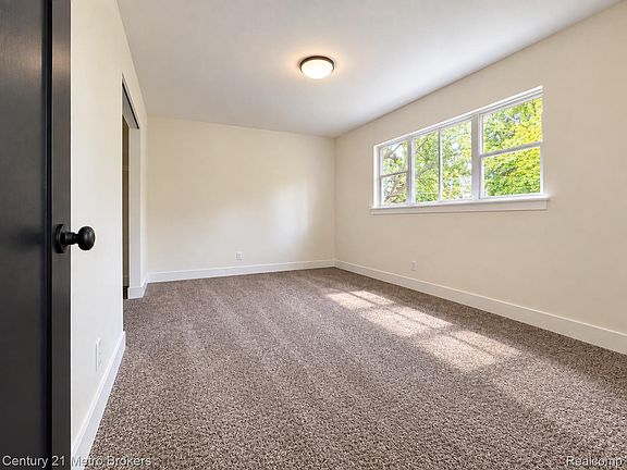 4th image of 6418 Valorie Ln