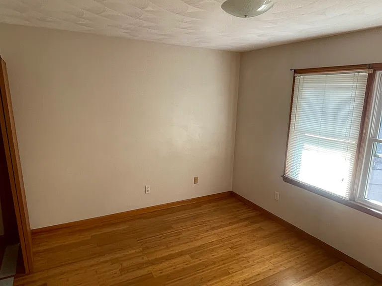 660 College St NW — Photo 6