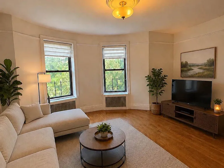 250 Riverside Dr #53 — Photo 5