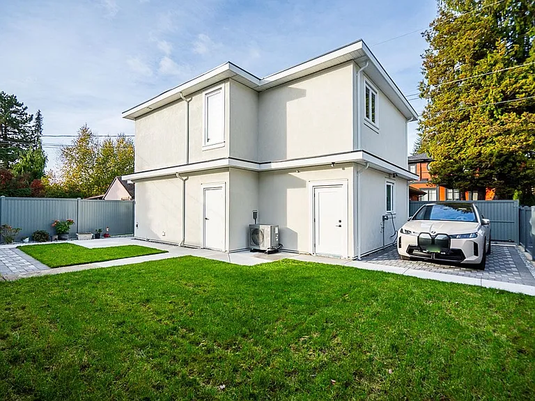 4 W 28th Ave — Photo 1