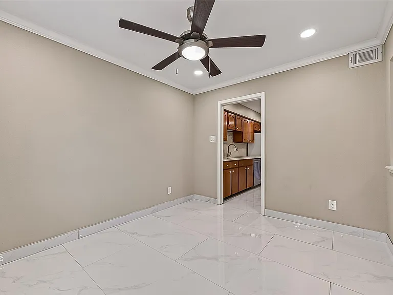 6649 De Moss Dr #649 — Photo 9