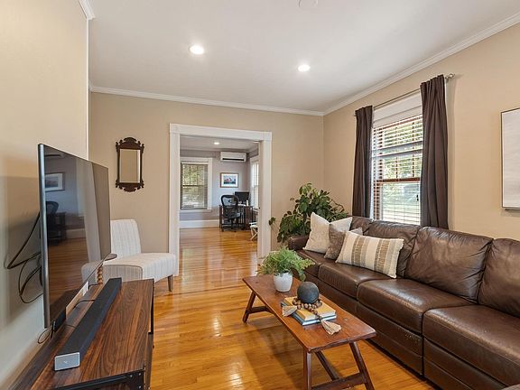 5th image of 188 Florence St
