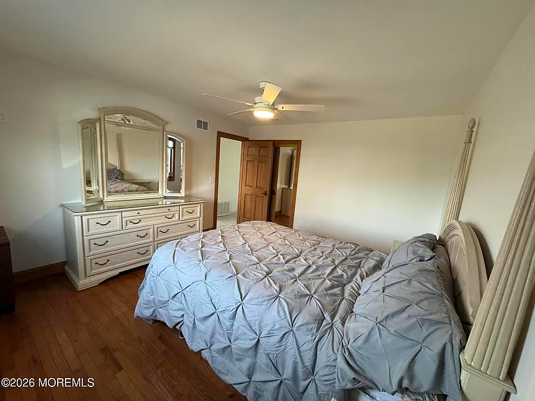 31 Navarra Dr — Photo 15