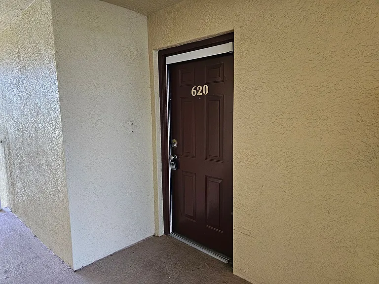 4135 Residence Dr #620 — Photo 2