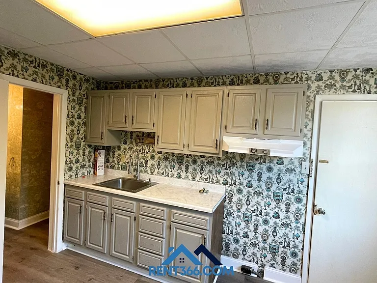 929 Center St #3 — Photo 3