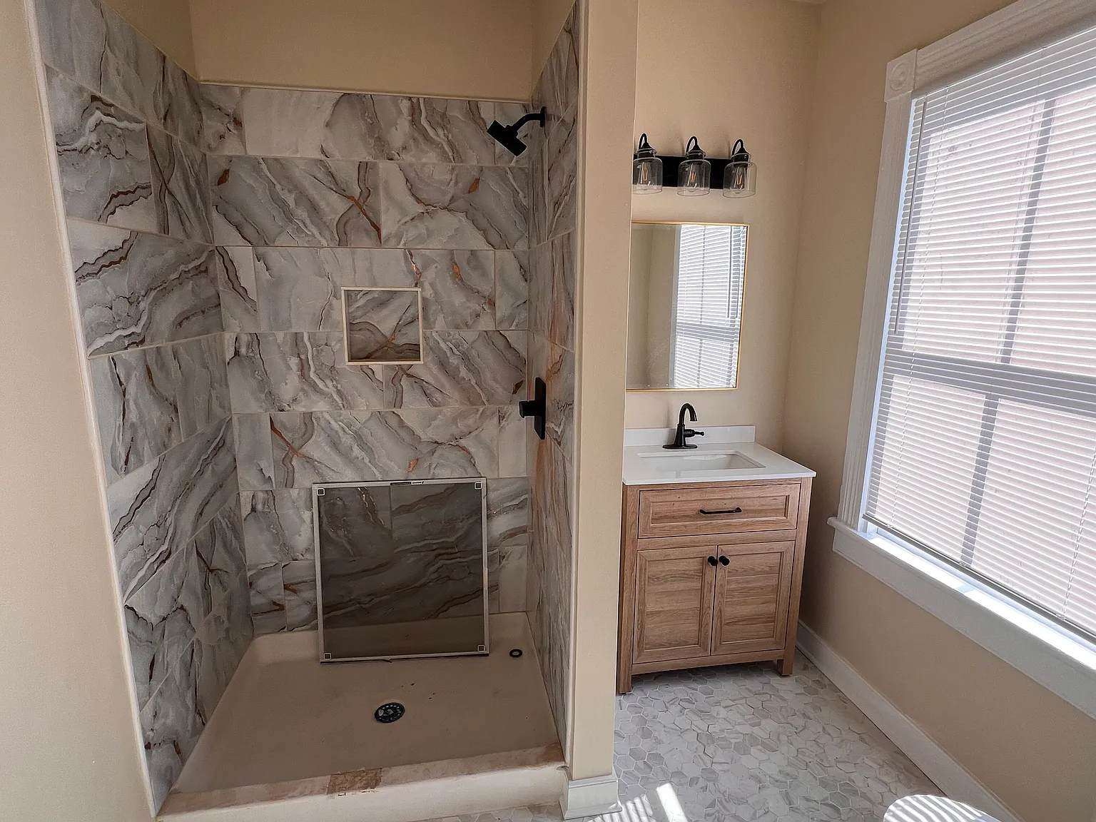 1005 W High St — Photo 2