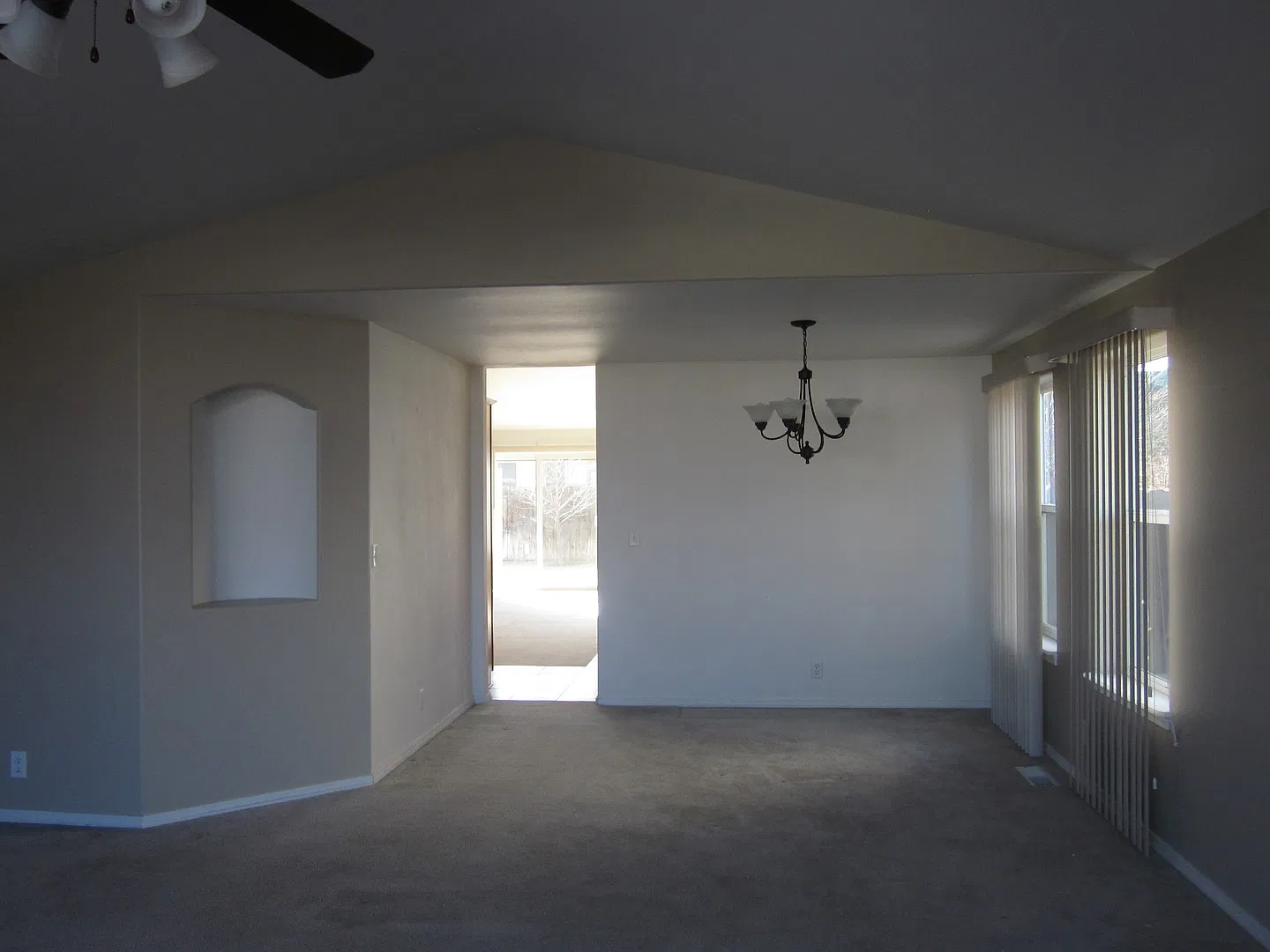 3 Bedroom Single Level Home in NW Redmond — Photo 3