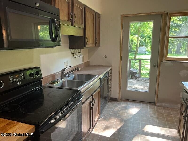 3rd image of 80 Vosburgh Road