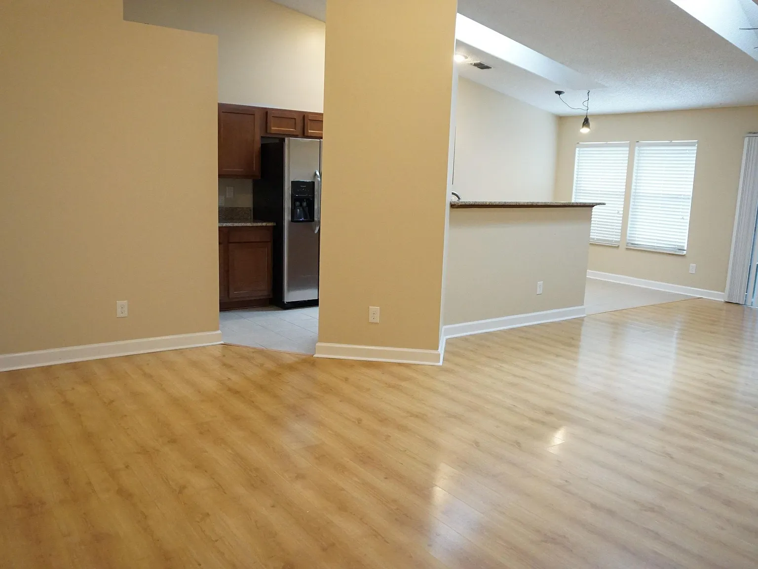 3 bed, 2.0 bath, 1560 sqft, $2,150 — Photo 4