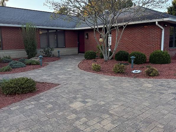 20 Meadowcrest Dr