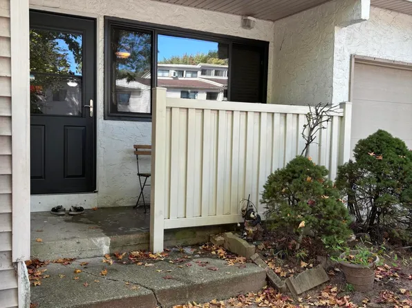 120 Surfside Plz, Staten Island, NY 10307