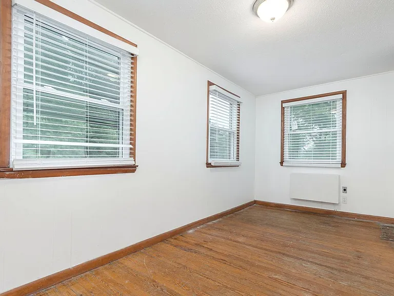 145 N Keats Ave — Photo 24