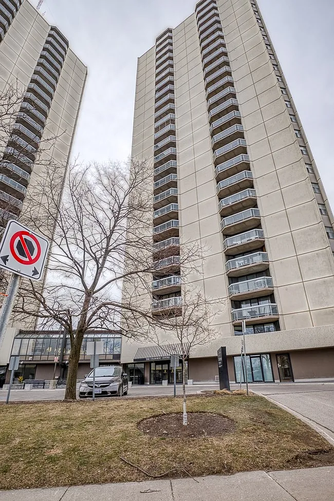 363 Colborne Street London — Photo 1