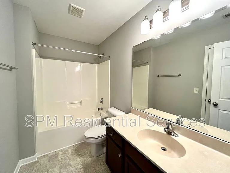 438 Riviera Dr — Photo 17