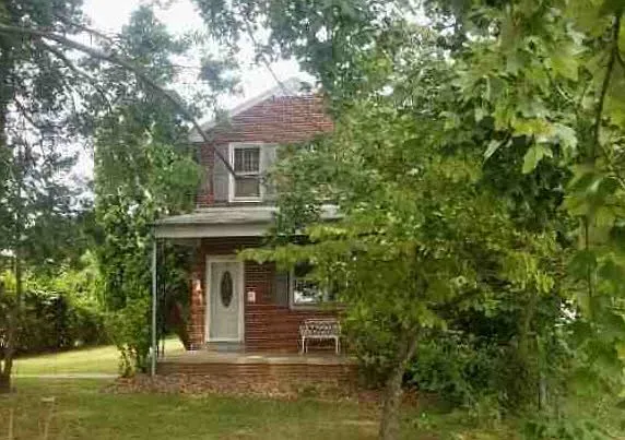 701 Buttonwood St photo 1