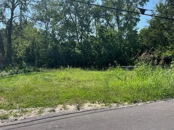 1516 S 94th St, Edwardsville, KS 66111