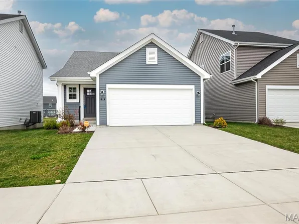 295 Crestfield Ct, Saint Charles, MO 63301
