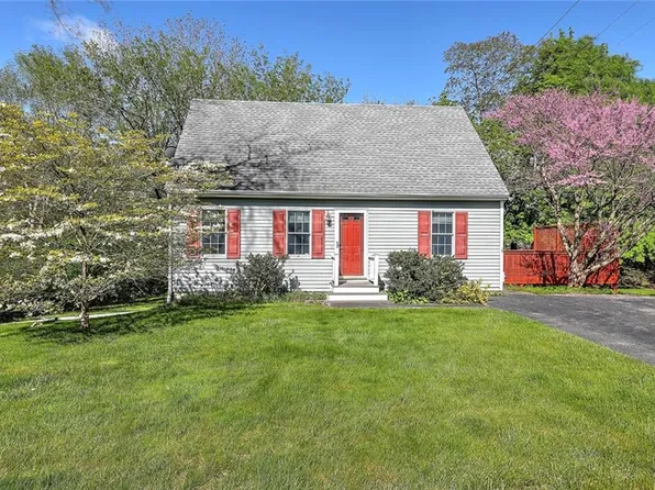 2 Central Ct, Warren, RI 02885