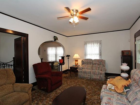 5th image of 2821 Dwight Ave