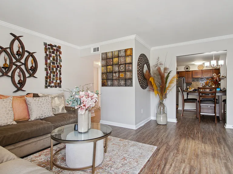 Emerald Pointe Apartment Homes — Photo 8