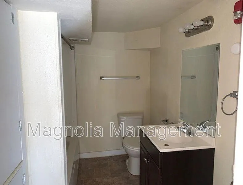 2 bed, 1.0 bath, $650 — Photo 4