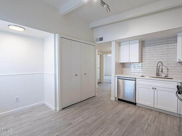 1331 E Pierson St — Photo 12