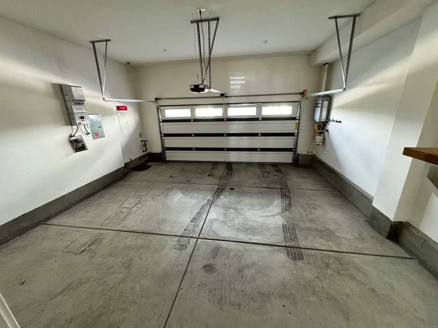3 bed, 2350 sqft, $4,300 — Photo 4