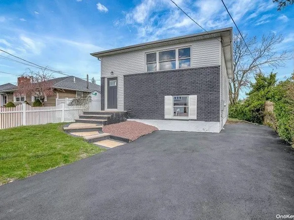 12 Dewey Place, Lindenhurst, NY 11757