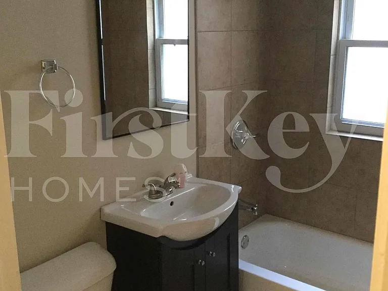 8044 S Maplewood Ave — Photo 10