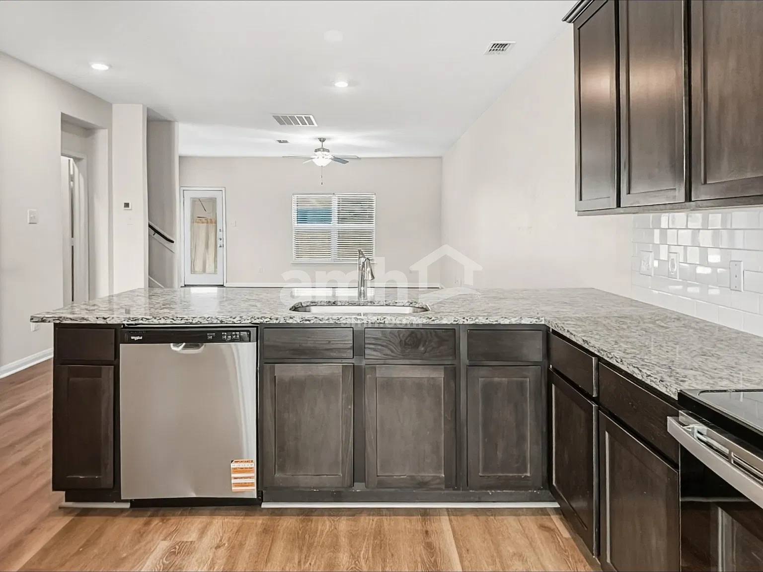 5 bed, 2.5 bath, 2700 sqft, $2,650 — Photo 4