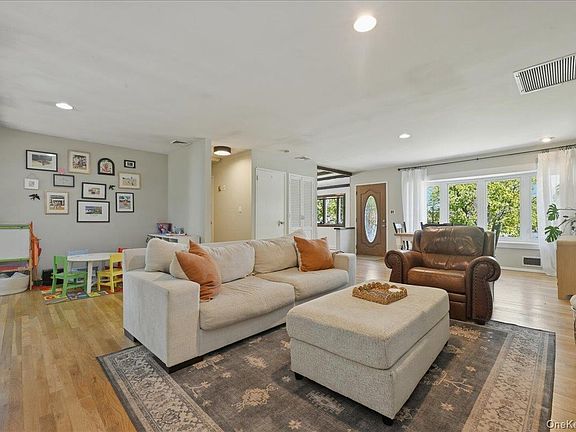 5th image of 9 Copperbeech Road