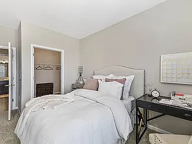 Lincoln Pointe — Photo 22