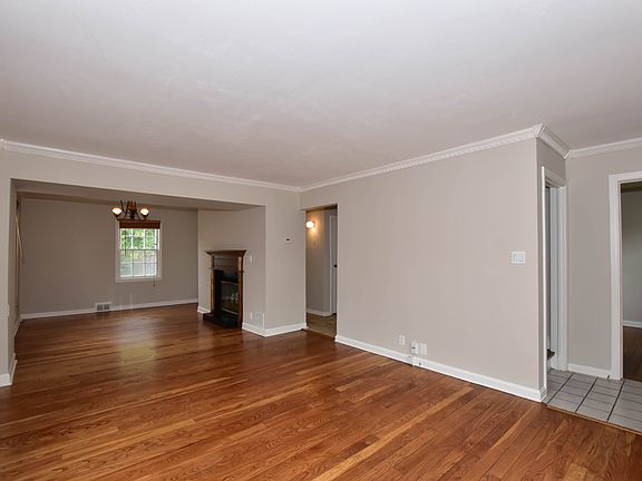 5th image of 4931 N Berkeley Blvd