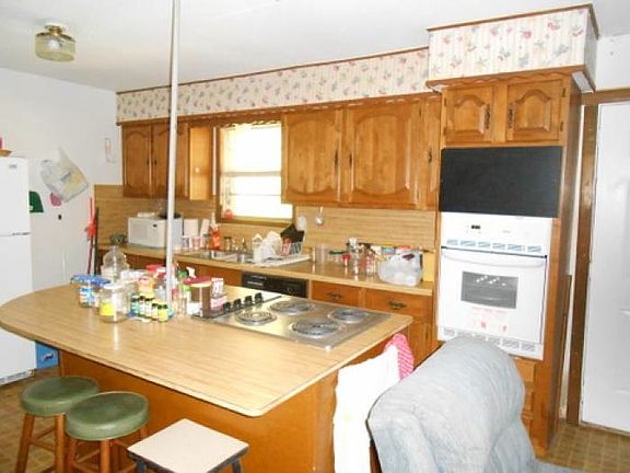 2nd image of 1104 E Goliad Ave