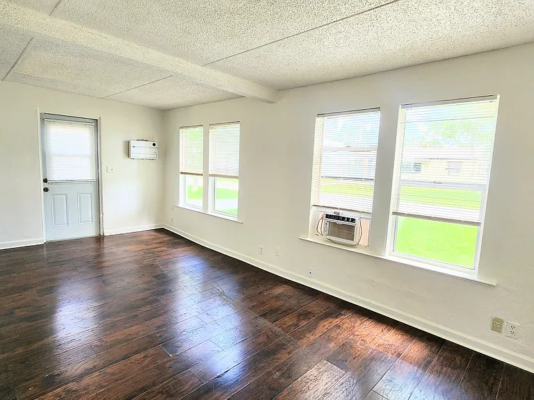 221 Short St #1 — Photo 9