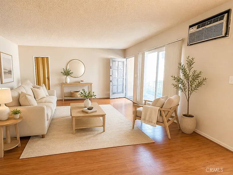 703 E California Blvd #7 — Photo 5