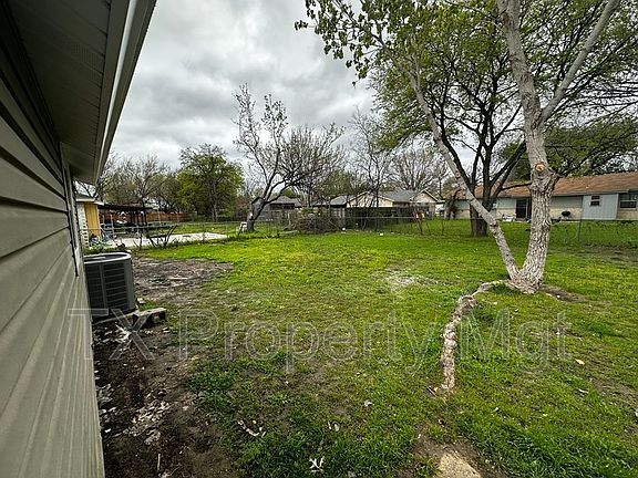 4th image of 712 Heathcliff Dr