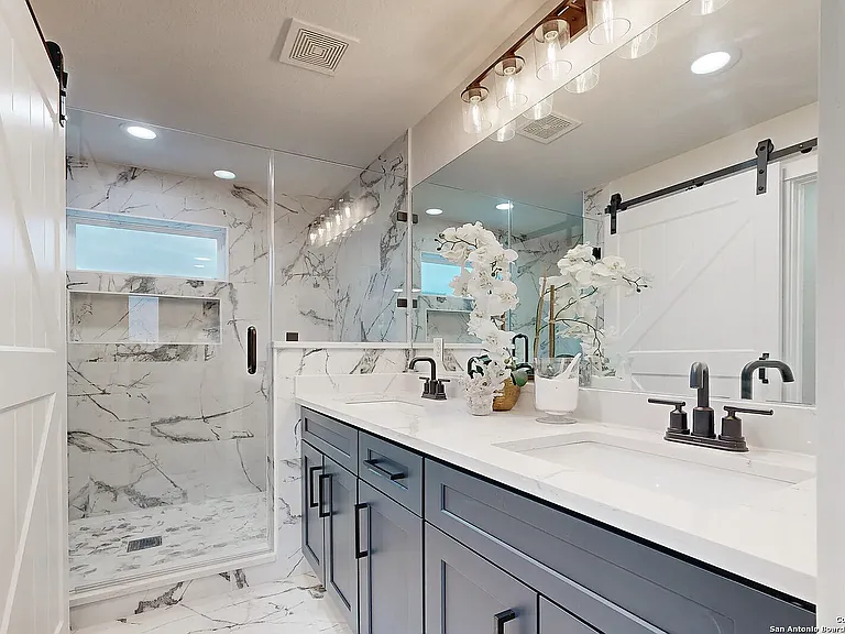 1019 S Hackberry St #201 — Photo 14