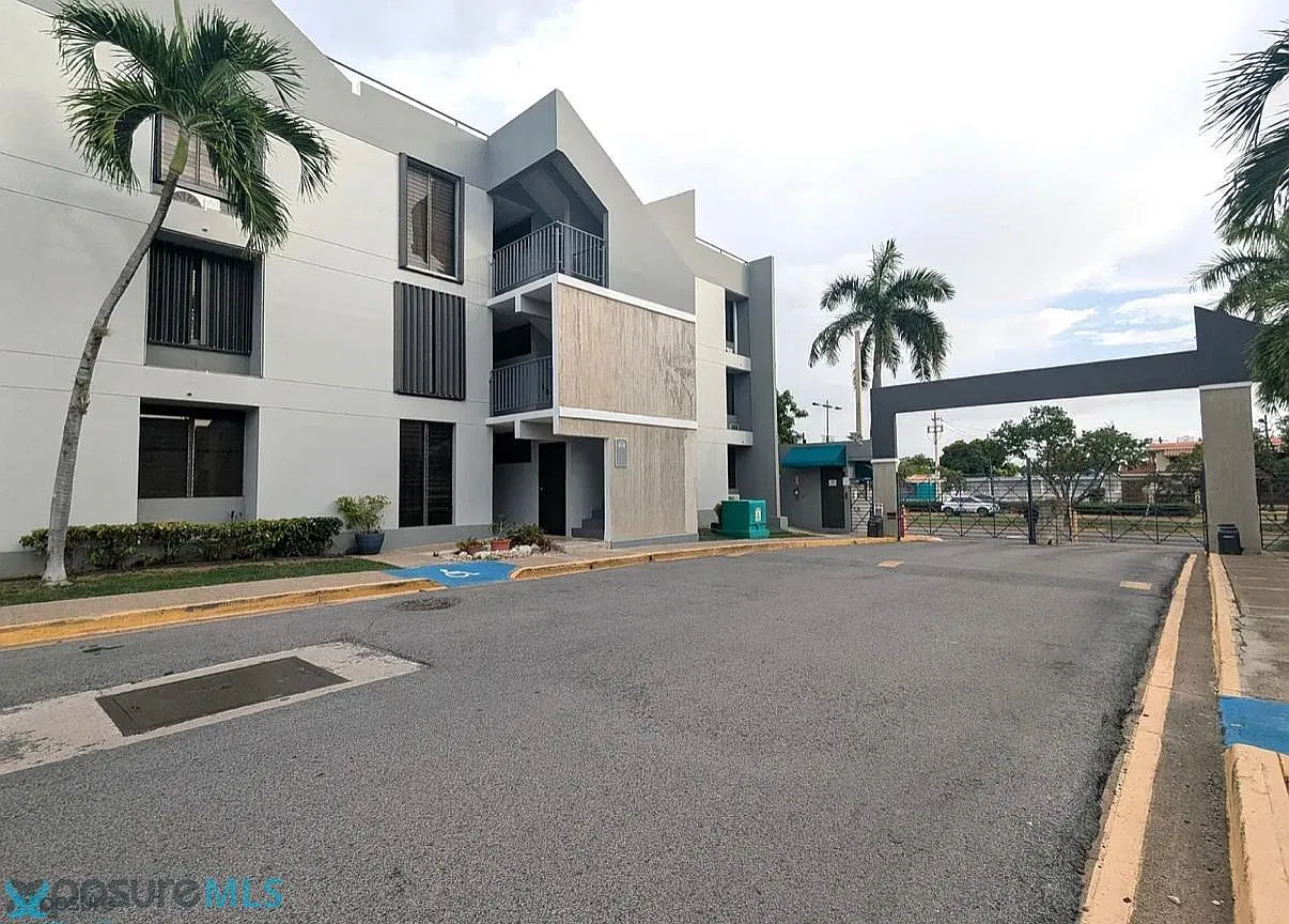 Paseo De La Reina (Condominio) — Photo 3